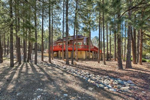 Peaceful Haven With Deck And Golf Course View!