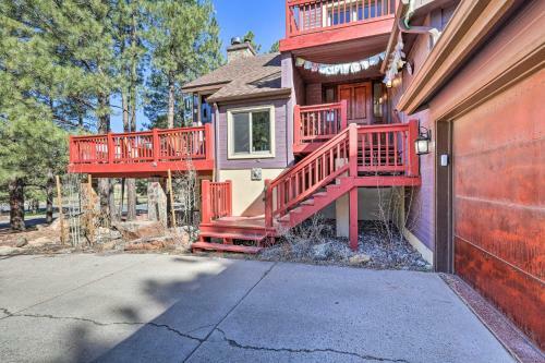 Peaceful Haven With Deck And Golf Course View!