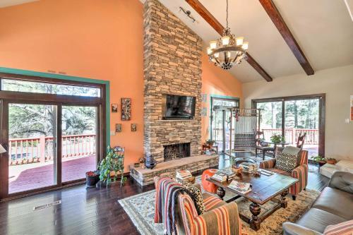Peaceful Haven With Deck And Golf Course View!