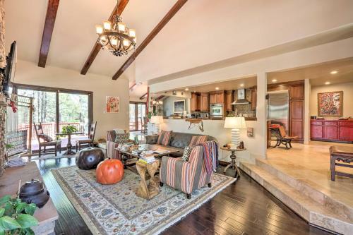 Peaceful Haven With Deck And Golf Course View!