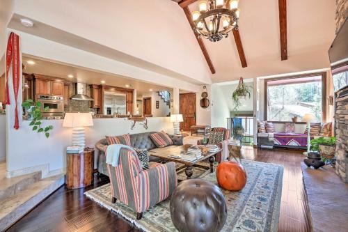 Peaceful Haven With Deck And Golf Course View!