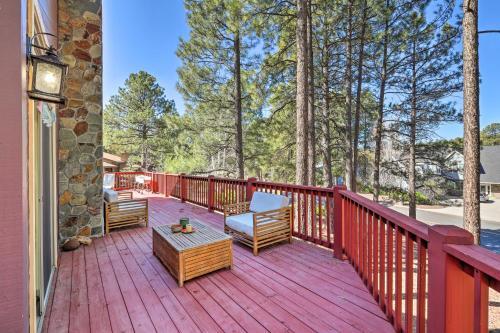 Peaceful Haven With Deck And Golf Course View!