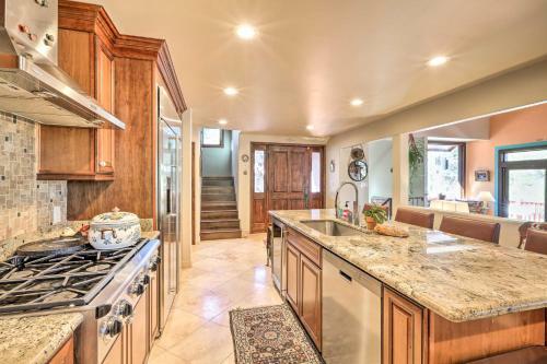 Peaceful Haven With Deck And Golf Course View!