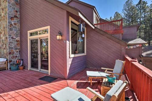 Peaceful Haven With Deck And Golf Course View!