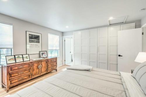 Contemporary Home 3 Mi To Historic Downtown!