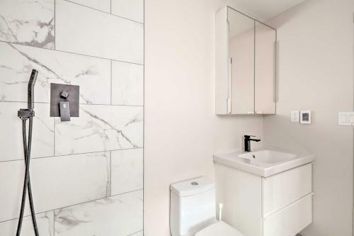 Contemporary Home 3 Mi To Historic Downtown!