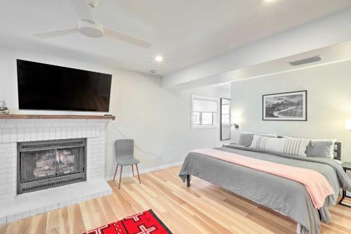 Contemporary Home 3 Mi To Historic Downtown!
