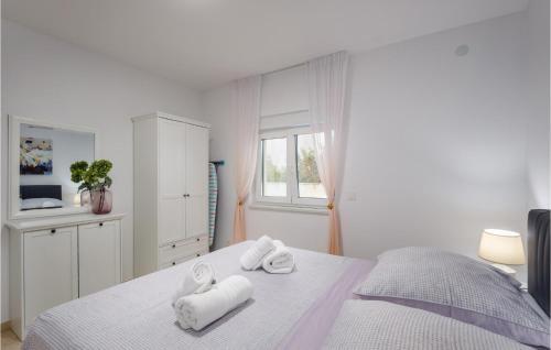 Nice Home In Bilice With 3 Bedrooms