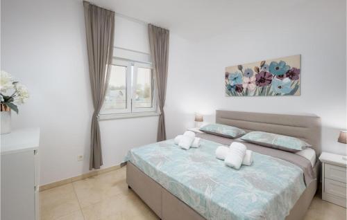 Nice Home In Bilice With 3 Bedrooms