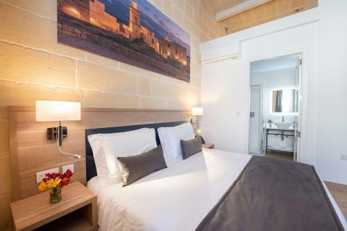 Hostal George's Boutique Living