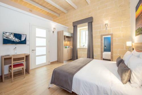 Hostal George's Boutique Living
