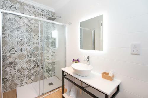 Hostal George's Boutique Living