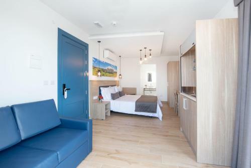 Hostal George's Boutique Living