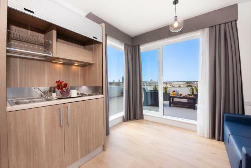 Hostal George's Boutique Living