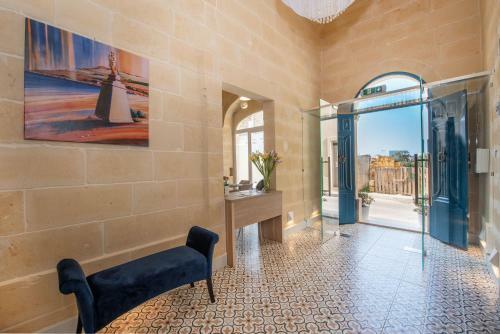 Hostal George's Boutique Living
