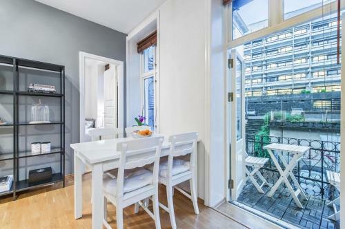 Modern Apartment In City Centre