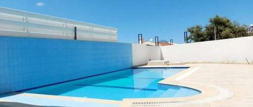 Cheerful And Cozy 3 - Bedroom Villa With Pool