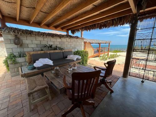 Villa 4 Rooms Beachfront Opalo Caser�o De Mar