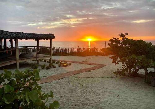 Villa 4 Rooms Beachfront Opalo Caser�o De Mar