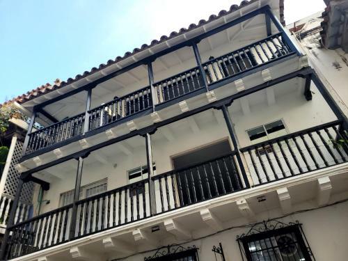 Colonial House Apartment - Historic Center