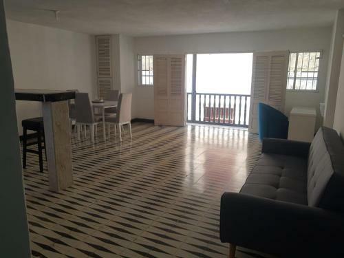 Colonial House Apartment - Historic Center