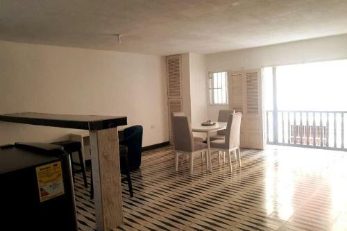 Colonial House Apartment - Historic Center