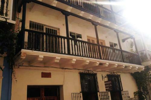 Colonial House Apartment - Historic Center