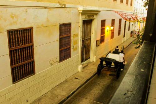 Colonial House Apartment - Historic Center