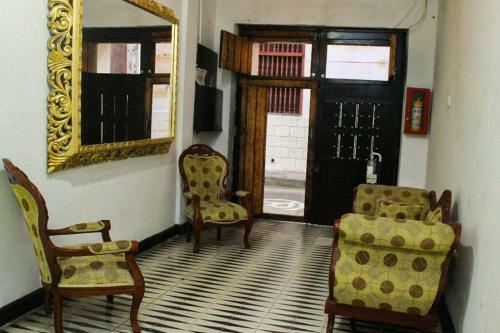 Colonial House Apartment - Historic Center