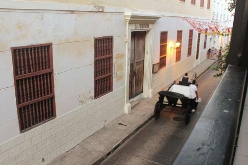 Colonial House Apartment - Historic Center