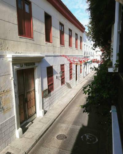 Colonial House Apartment - Historic Center