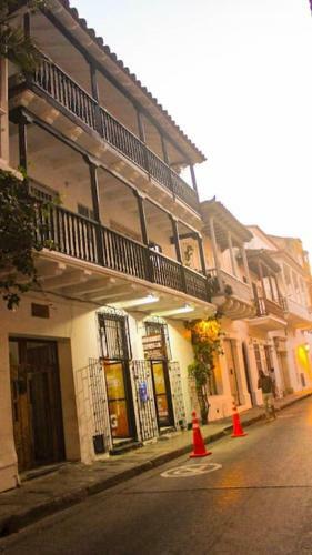 Colonial House Apartment - Historic Center