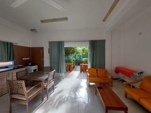 Beau Vallon Villa Self Catering With Pool