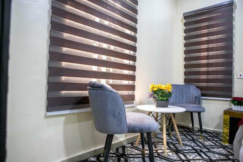 Apartamento Metrohills Business Suites