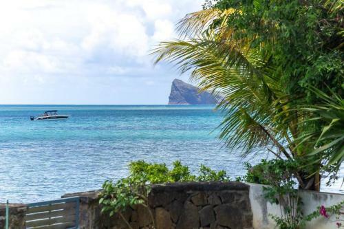 Apartamento Amaranth 3: Lovely 3-bedroom On The Beach With Rooftop Pool