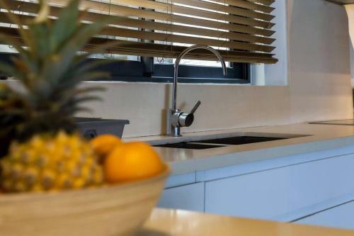 Apartamento Amaranth 3: Lovely 3-bedroom On The Beach With Rooftop Pool