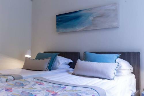 Apartamento Amaranth 3: Lovely 3-bedroom On The Beach With Rooftop Pool