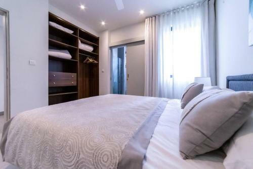 Apartamento Amaranth 3: Lovely 3-bedroom On The Beach With Rooftop Pool