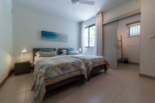 Apartamento Amaranth 3: Lovely 3-bedroom On The Beach With Rooftop Pool