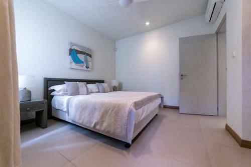 Apartamento Amaranth 3: Lovely 3-bedroom On The Beach With Rooftop Pool