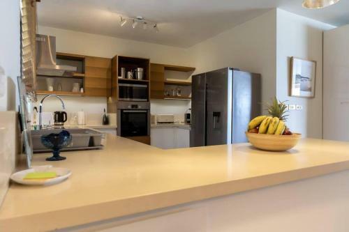 Apartamento Amaranth 3: Lovely 3-bedroom On The Beach With Rooftop Pool