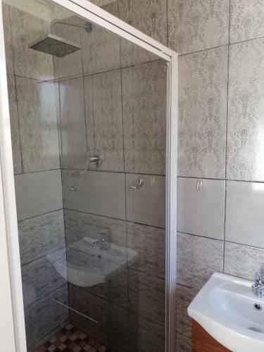 Hostal Franchise Benoni Guest House