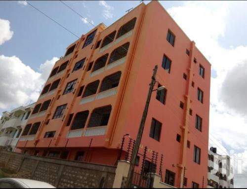 Apartamento Adhil Furnished Bedsitter
