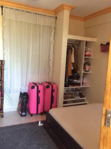 Apartamento Adhil Furnished Bedsitter