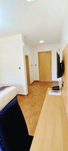Hays Suites Hotel
