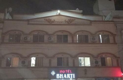 Spot On 87884 Hotel Bharti