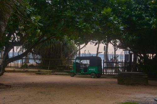 Hostal Jlh Beach Hotel Hikkaduwa
