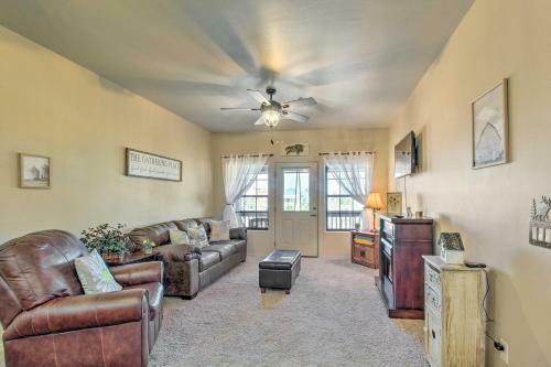 Apartamento Condo With Fishing Pond Access, Walk To Shops!