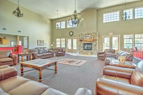 Apartamento Condo With Fishing Pond Access, Walk To Shops!