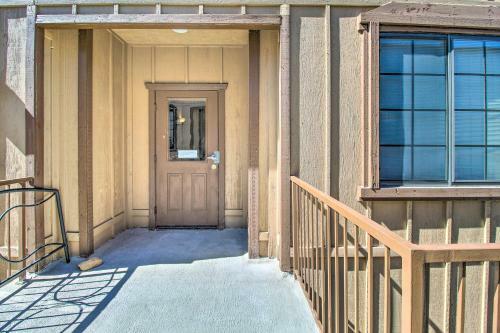 Apartamento Condo With Fishing Pond Access, Walk To Shops!
